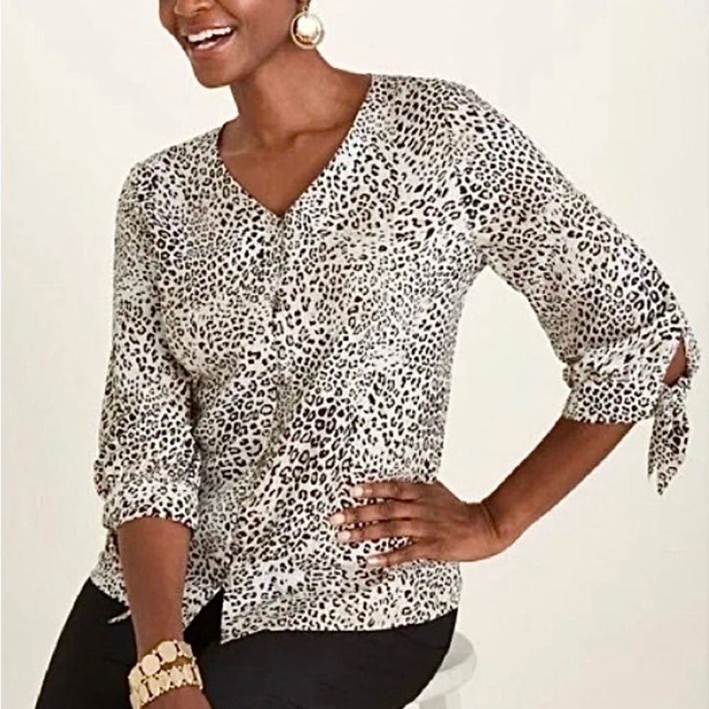 🐆 Chico’s White Leopard Lightweight, 3/4 Tie Sleeves, V-Neck Button Down Top M